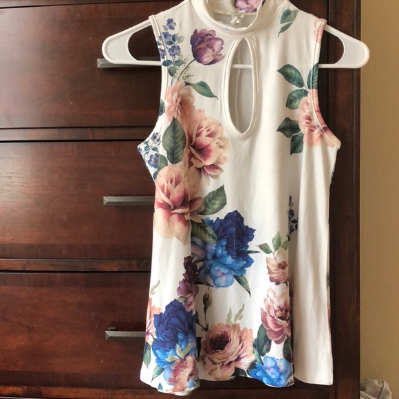 Short sleeve floral blouse - Picture 1 of 4